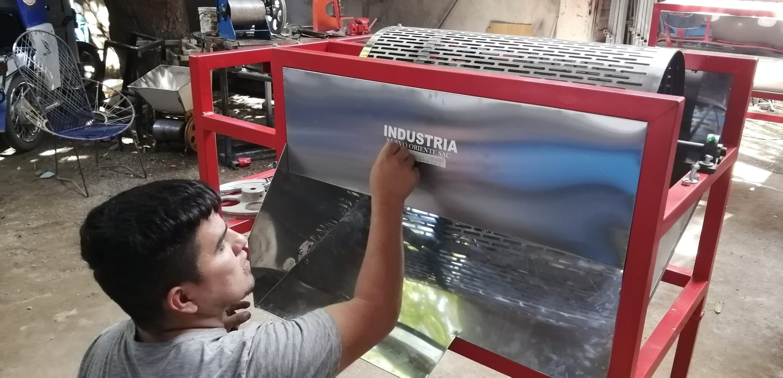 Interior de fábrica Industria Nuevo Oriente